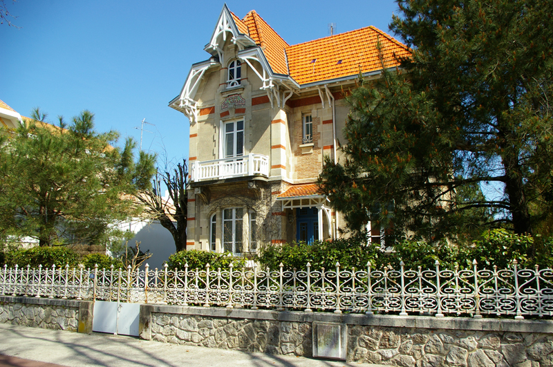 ACHETER UNE VILLA HISTORIQUE SUR LES BELLES AVENUES D'ARCACHON