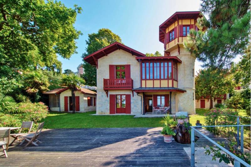 Détail architectural d’une maison de style néo-classique à la Ville d’Hiver