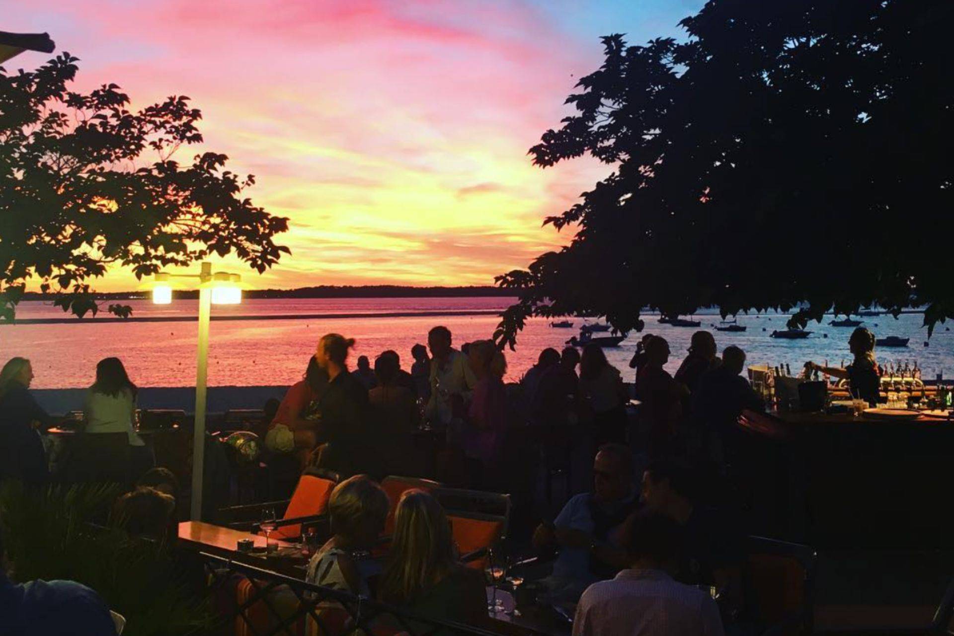 NOS SPOTS PRÉFÉRÉS POUR UN COUCHER DE SOLEIL MAJESTUEUX SUR LE BASSIN D’ARCACHON