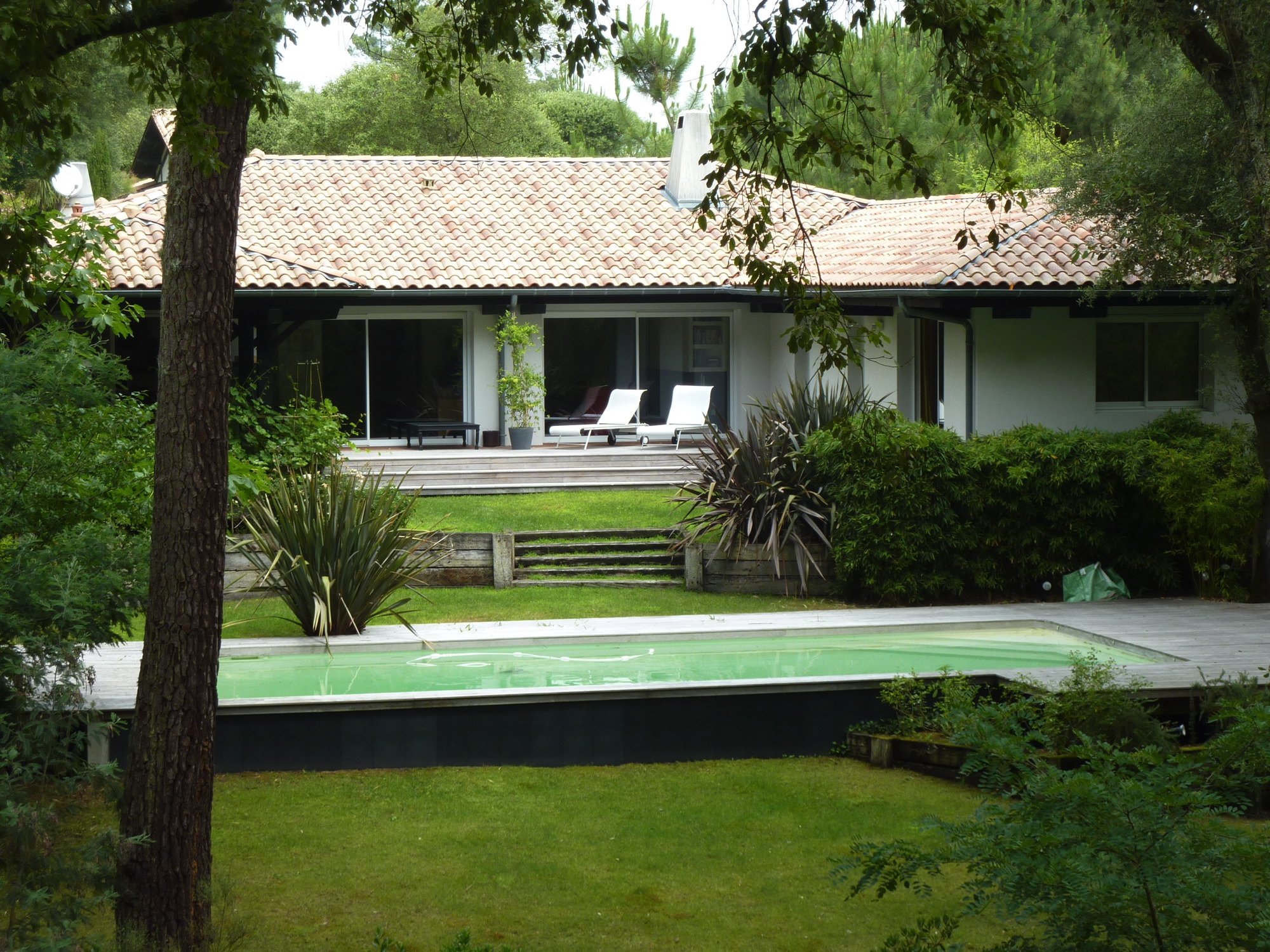 Villa aux prestations haut de gamme, dans un quartier habité à l'année, proche du CERCLE DE VOILE AU PYLA SUR MER