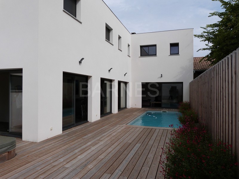Pour vivre à l'année, maison d'architecte en plein centre ville à proximité d'Arcachon
