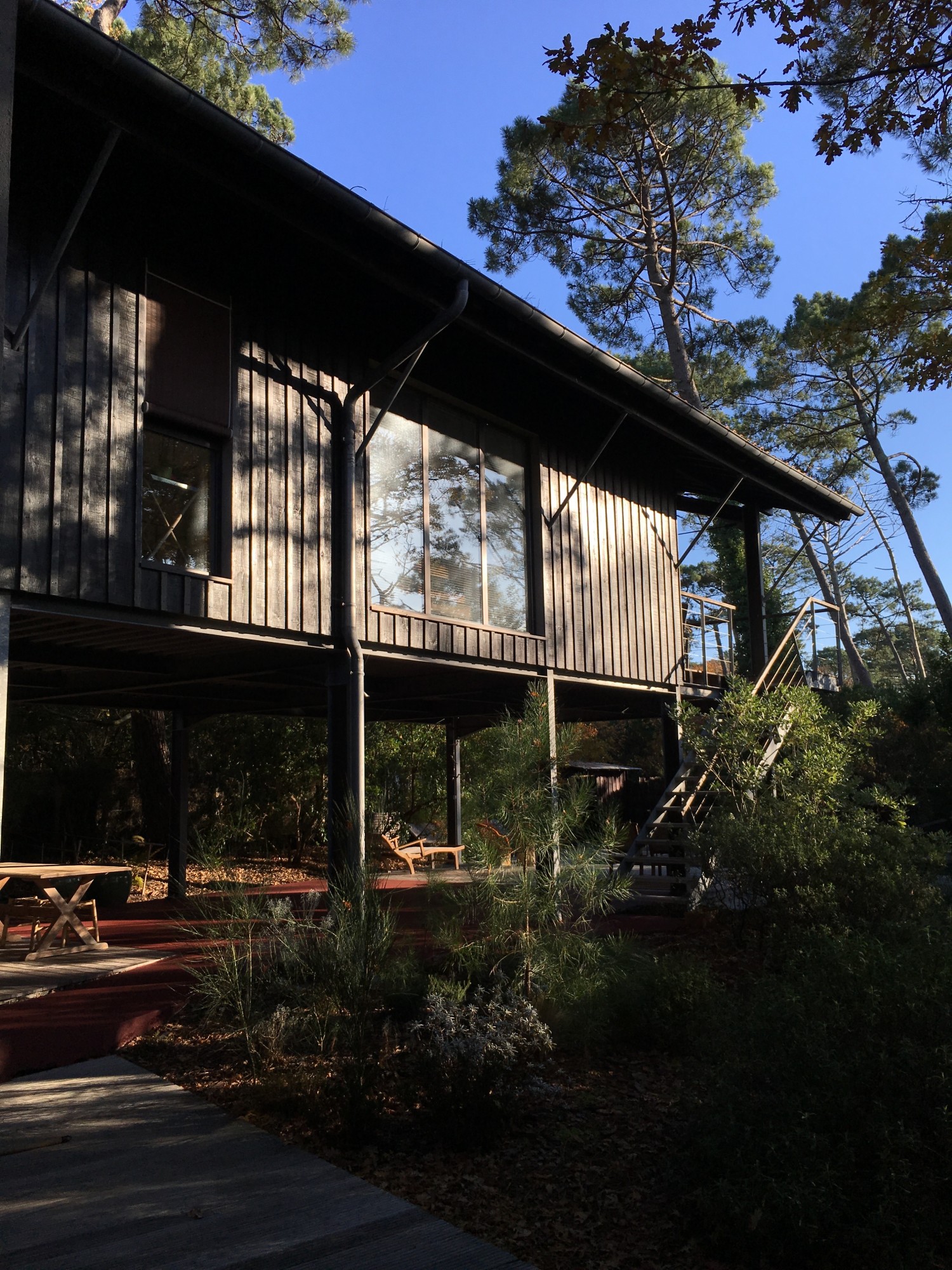 BELLE VILLA EN BOIS SITUÉE DANS UN ENVIRONNEMENT EN PLEINE NATURE ET AU CALME FORET DU PYLA SUR MER BASSIN D'ARCACHON