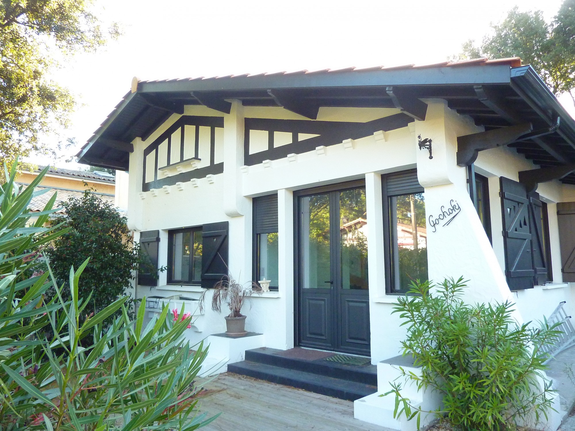 VILLA GAUME ENTIÈREMENT RÉNOVÉE À VENDRE EN PLEIN CENTRE DU MOULLEAU