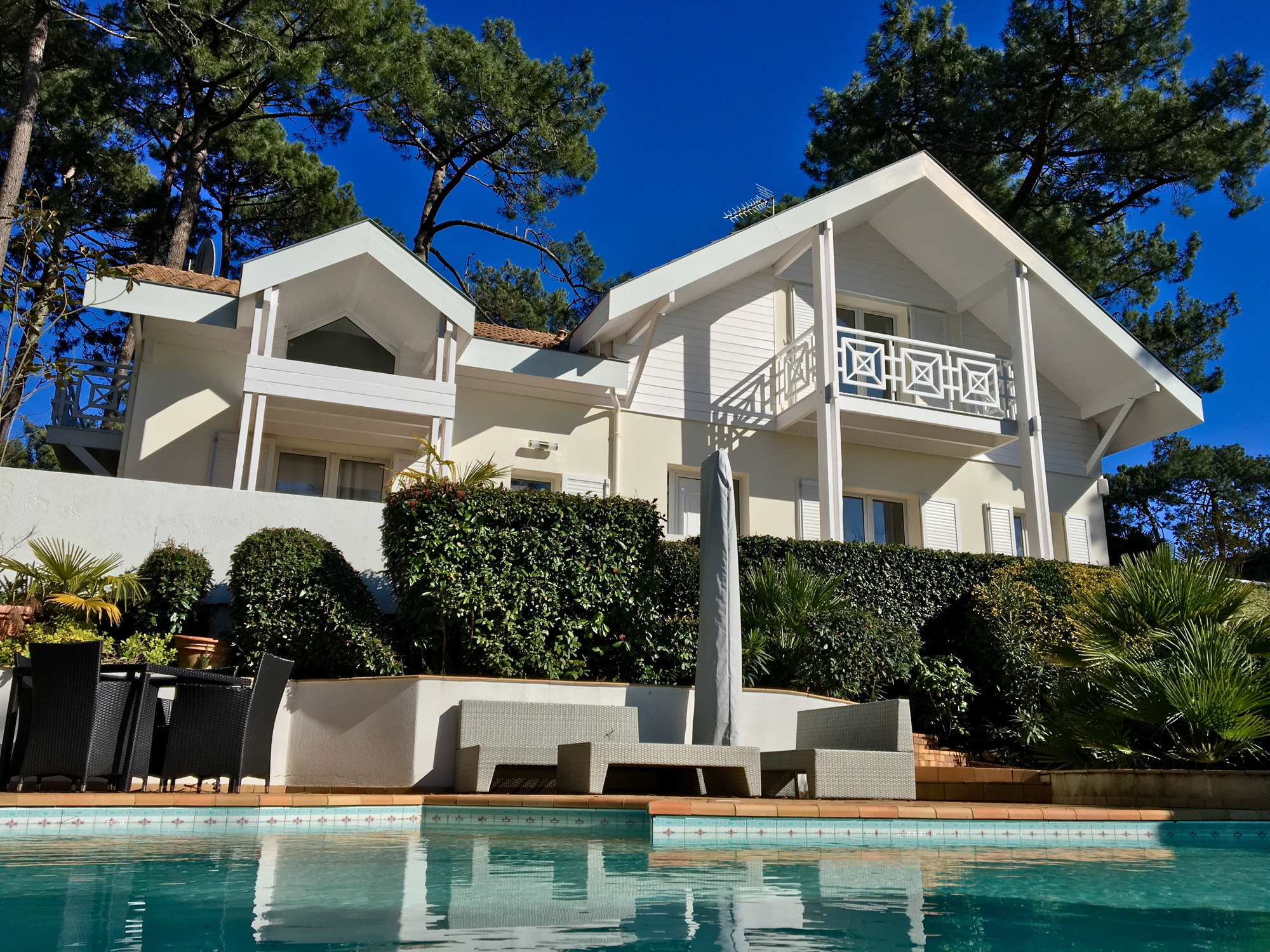 VILLA CONTEMPORAINE À VENDRE SECTEUR ABATILLES MOULLEAU ARCACHON