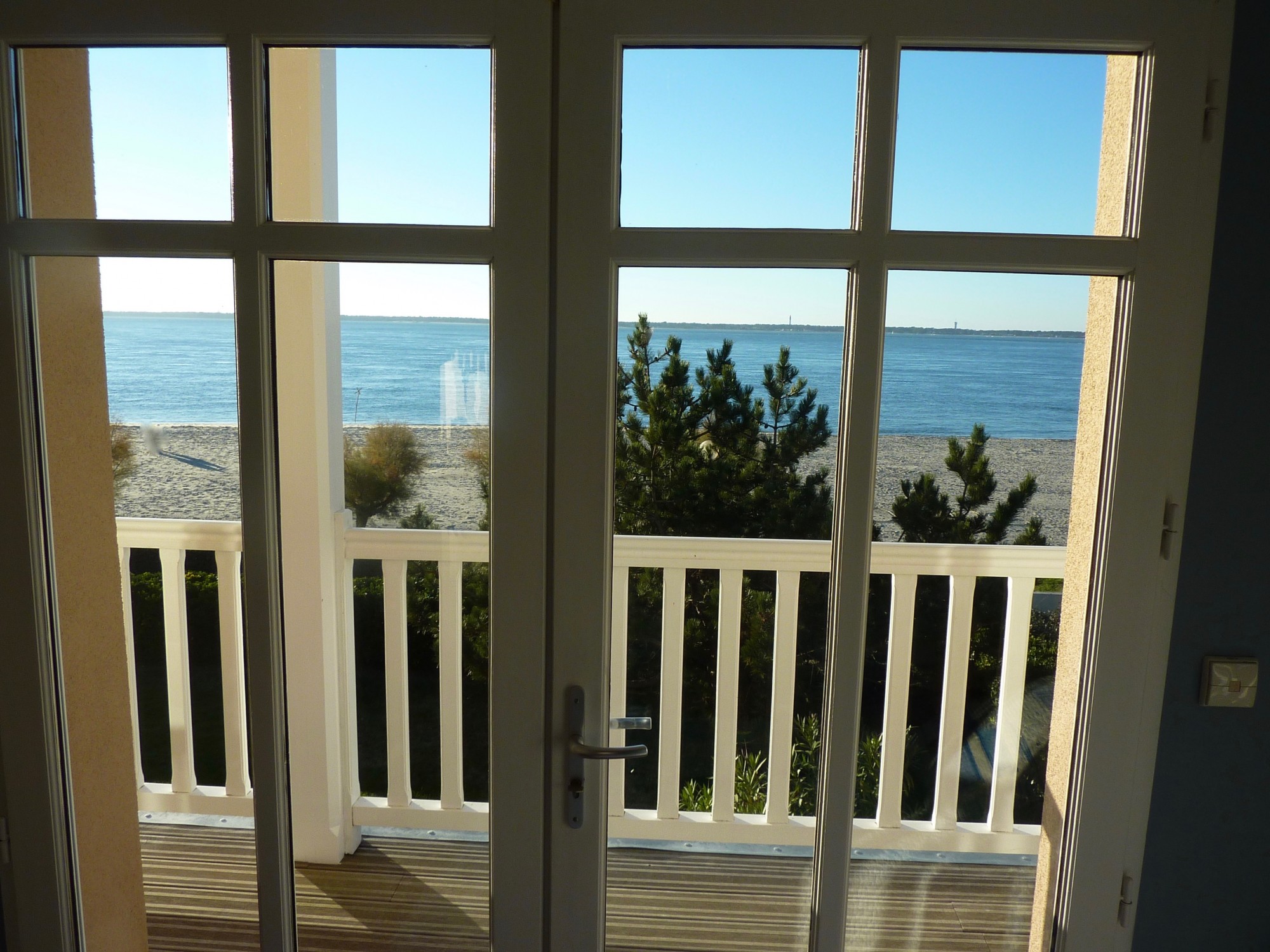 VENTE D'UNE VILLA CONTEMPORAINE CENTRE VILLE ET PREMIÈRE LIGNE MOULLEAU