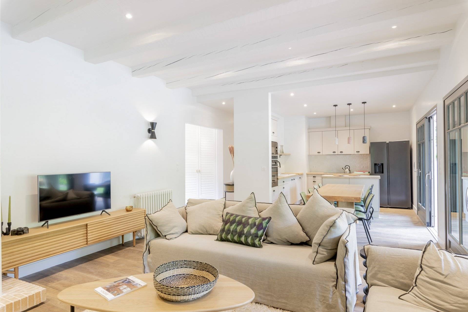 LOCATION SAISONNIÈRE VILLA 8 PERSONNES AVEC PISCINE CHAUFFÉE