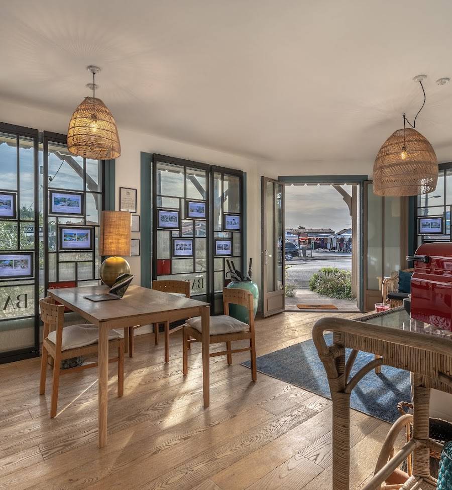 AGENCE BARNES - MARCHÉ DU CAP FERRET : VOTRE AGENCE IMMOBILIÈRE SPÉCIALISÉE DANS LA VENTE ET LOCATION DE BIENS DE PRESTIGE